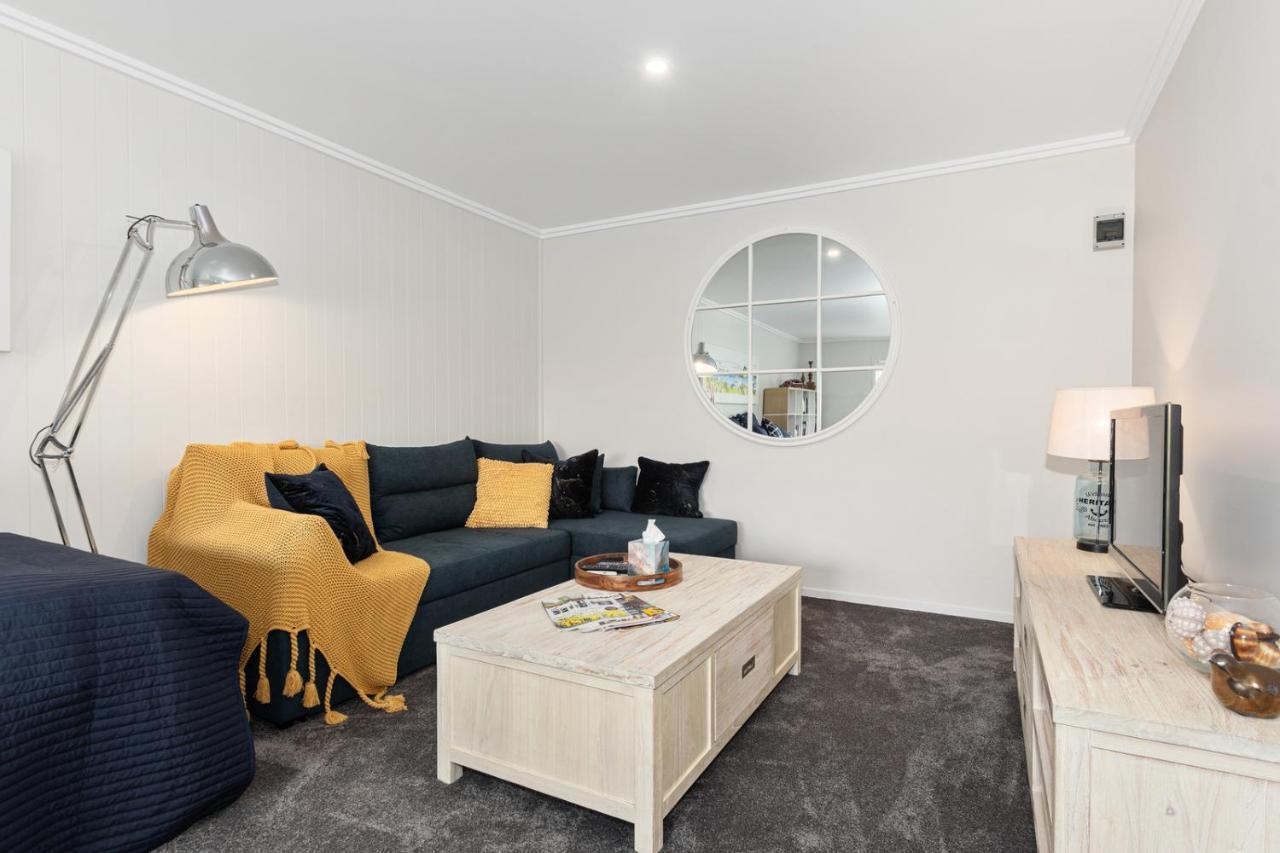 River Rest - Ruakaka Holiday Home 外观 照片