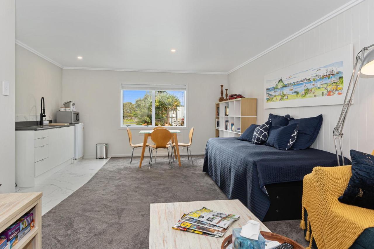 River Rest - Ruakaka Holiday Home 外观 照片